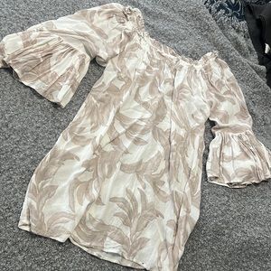Size M woman’s blouse